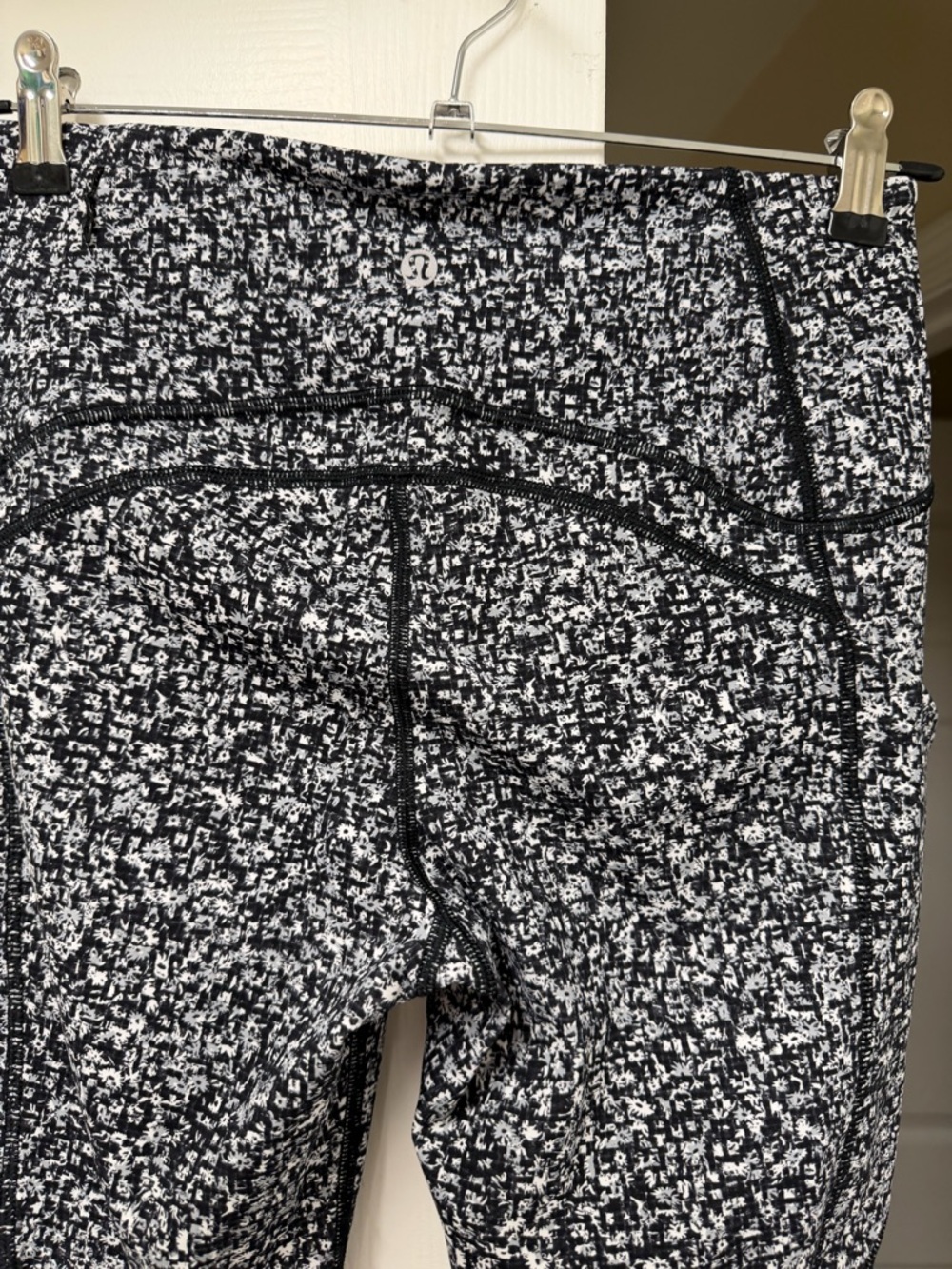 Lululemon Sole Training 7/8 Tight Daisy Dust Alpine White Black Size 6 - Picture 13 of 14